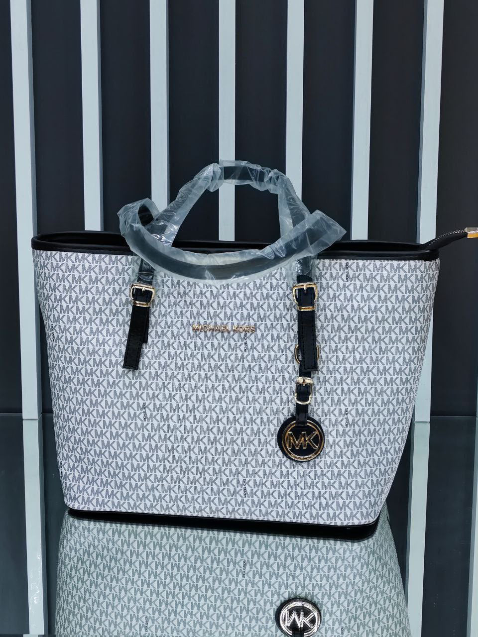 Michael Kors Rich Women Style Handbag