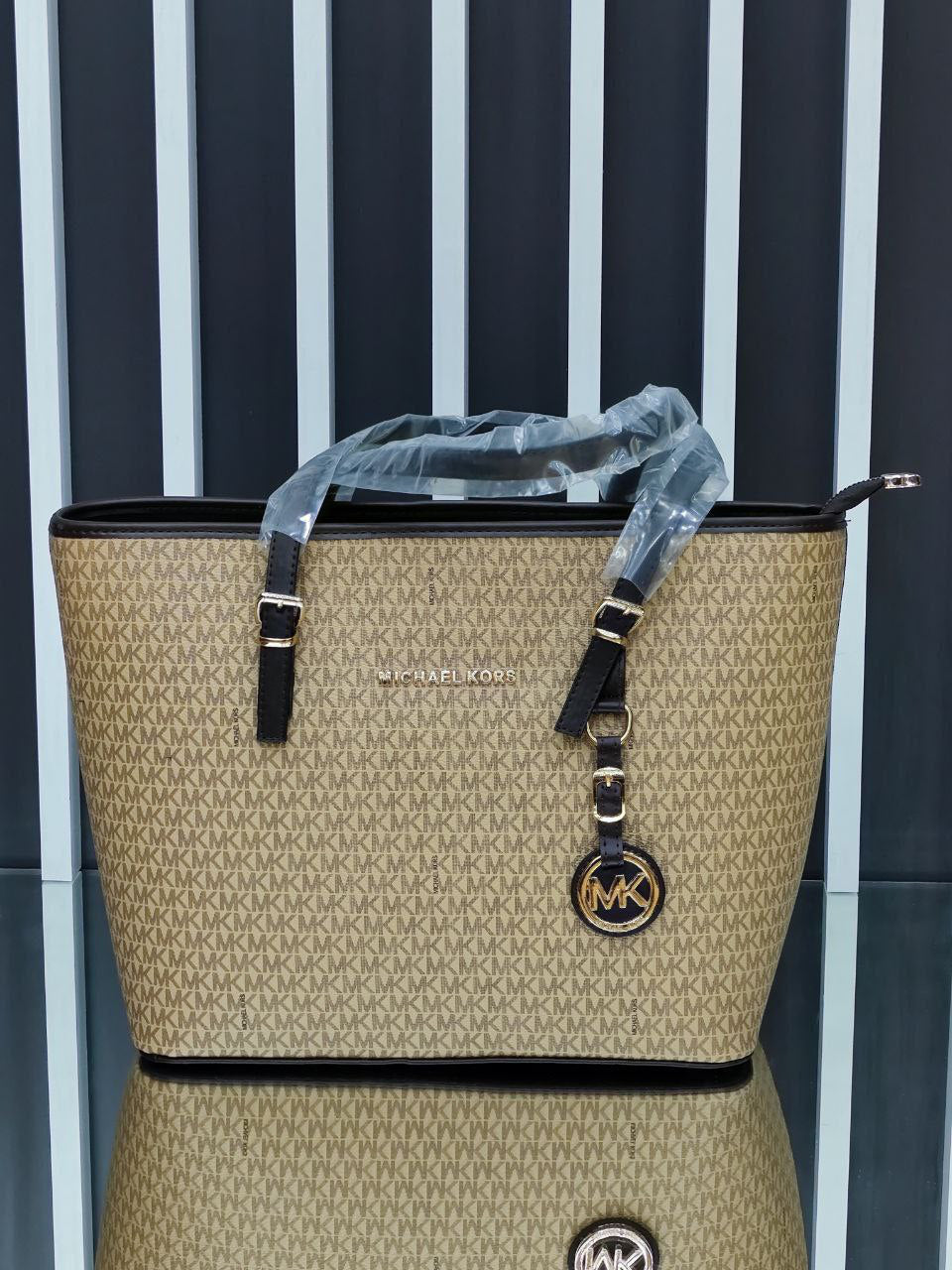 Michael Kors Rich Women Style Handbag